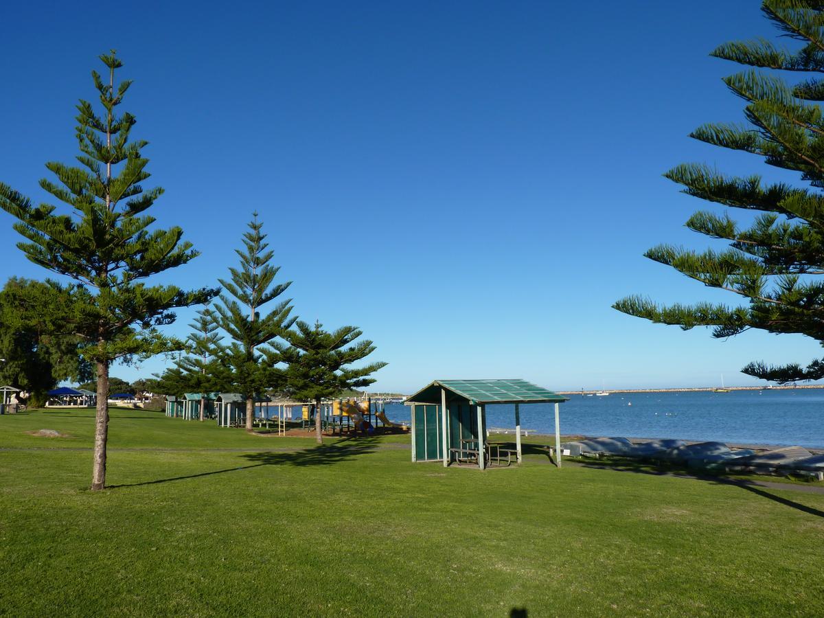 Leander Reef Holiday Park Port Denison Exterior foto